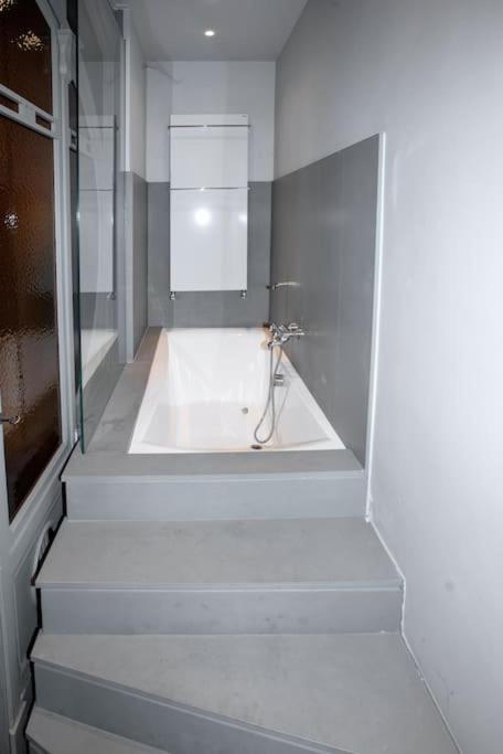 Charme And Relax In Downtown Parma Apartamento Exterior foto